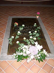 バッハの墓（ライプツィヒ・聖トーマス教会内部）